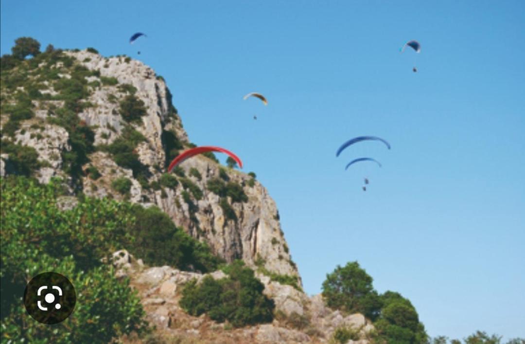 Appartement Paisible Entre Terre Et Mer Cabrieres  Dış mekan fotoğraf