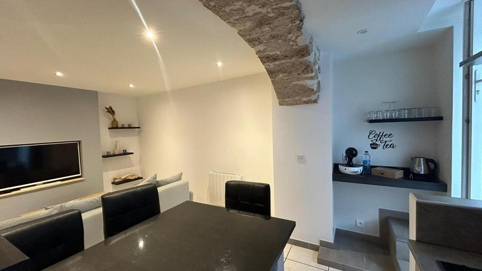 Appartement Paisible Entre Terre Et Mer Cabrieres  Dış mekan fotoğraf